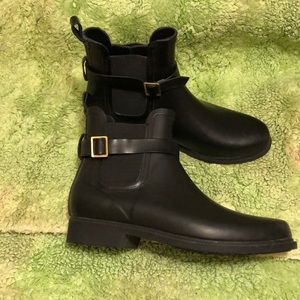 Black Old Navy rain boots